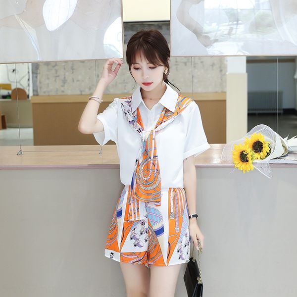 2020 new hepburn light mature chiffon printed shirt high waist shorts suit wide leg shorts two-piece suit women's western style, Gray
2020 new hepburn light mature chiffon printed shirt high waist shorts suit wide leg shorts two-piece suit women's western style, Gray