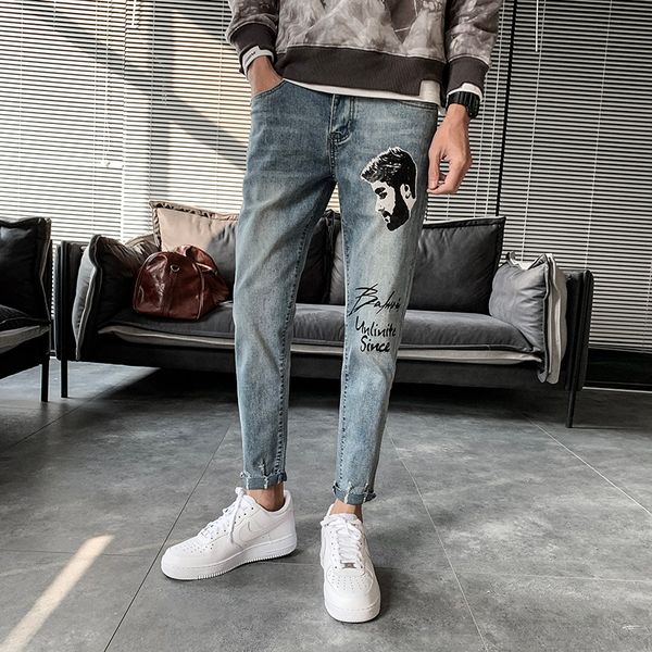 2020 four seasons new men's jeans printed letter foot pants korean slim elastic embroidery pattern small straight footman jeans, Blue
2020 four seasons new men's jeans printed letter foot pants korean slim elastic embroidery pattern small straight footman jeans, Blue