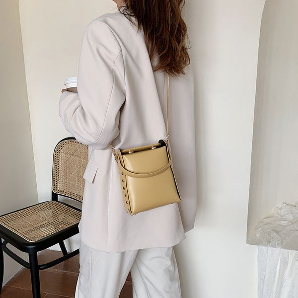 2020 new women's shoulder bag mini female crossbody bag small square new foreign fashion chain small rivet handbag
2020 new women's shoulder bag mini female crossbody bag small square new foreign fashion chain small rivet handbag