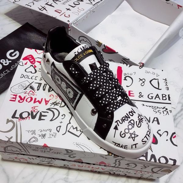 2020q new trend embroidered leather casual shoes outdoor men and women casual sports shoes fashion wild couple shoes, yards 35-451, Black
2020q new trend embroidered leather casual shoes outdoor men and women casual sports shoes fashion wild couple shoes, yards 35-451, Black