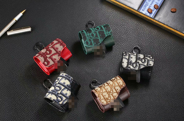 2020 новый конструктор airpods чехол luxury защитная крышка anti потерянный марка наушники корпуса protector конструктор airpod дело гх 2070
2020 новый конструктор airpods чехол luxury защитная крышка anti потерянный марка наушники корпуса protector конструктор airpod дело гх 2070