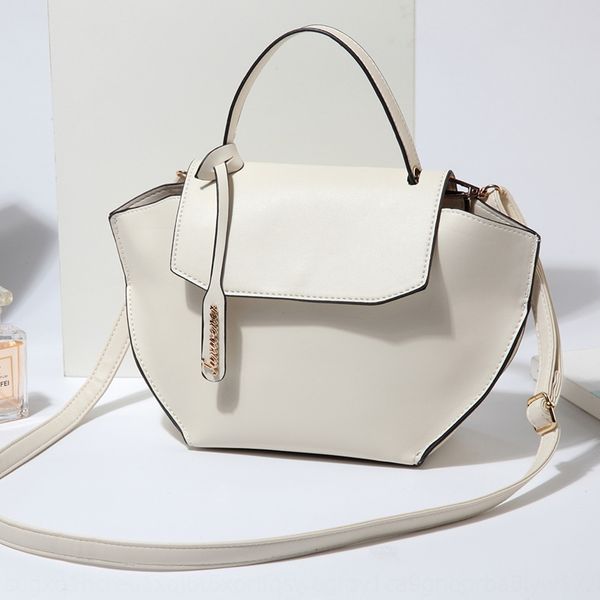 nfdbl 2020 new slanting shoulder shoulder fashion simple flip cover portable women's temperament goddess hand carry small bag wings bag
nfdbl 2020 new slanting shoulder shoulder fashion simple flip cover portable women's temperament goddess hand carry small bag wings bag