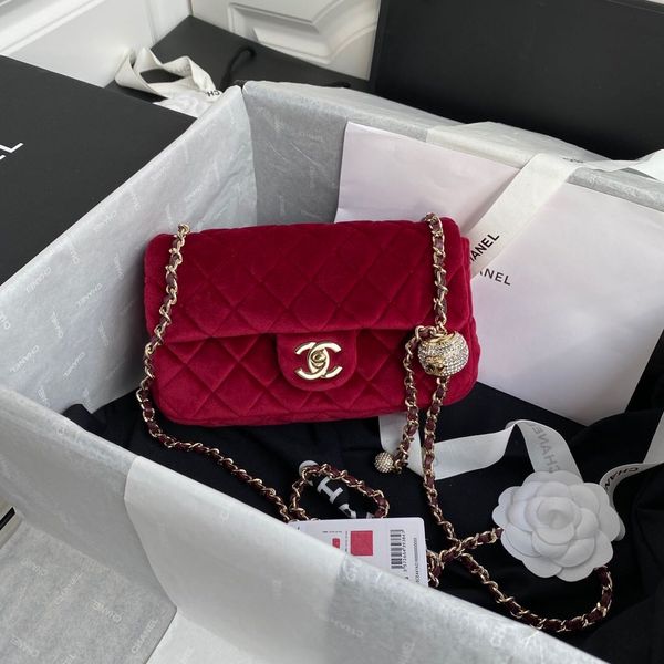 7a high-end custom quality classic lady crossbody bag the latest velvet drill ball can adjust the length of shoulder strap
7a high-end custom quality classic lady crossbody bag the latest velvet drill ball can adjust the length of shoulder strap