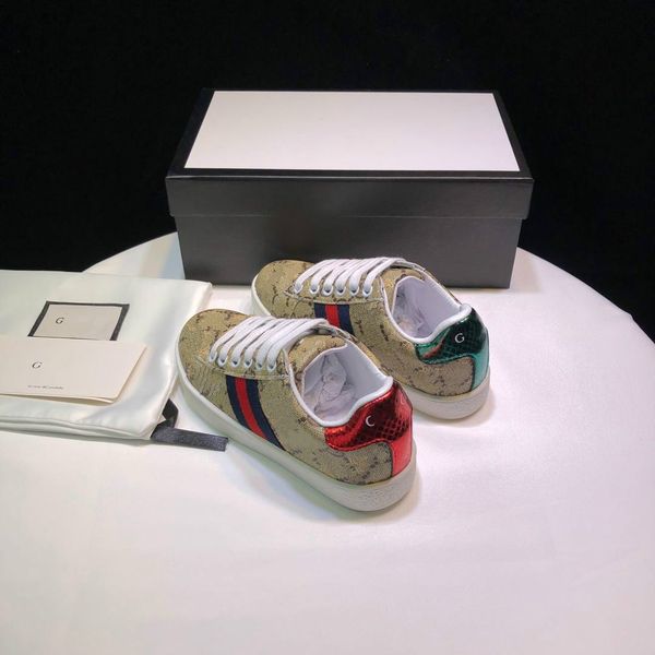 20fw children fashion shoes two color letter printing fashion shoes for kids boys girl flat casual shoes quality, Black;red
20fw children fashion shoes two color letter printing fashion shoes for kids boys girl flat casual shoes quality, Black;red