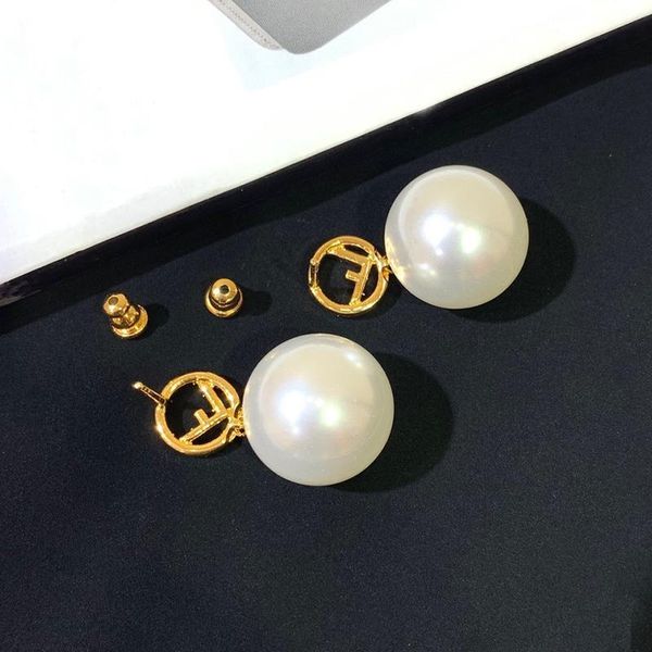 c2252 design female heart pearl pendant elegant temperament golden letter asymmetrical earrings fashion jewelry, Golden;silver
c2252 design female heart pearl pendant elegant temperament golden letter asymmetrical earrings fashion jewelry, Golden;silver