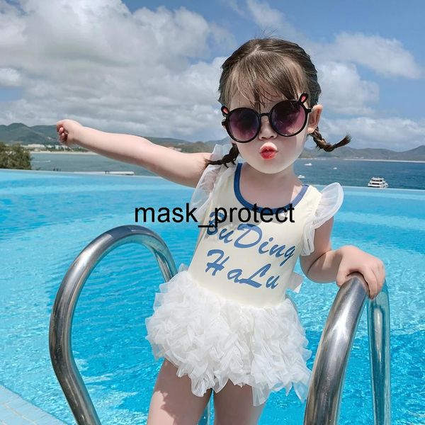 2020 korean children lace princess baby foreign style triangle conjoined little girl swimsuit, White;black
2020 korean children lace princess baby foreign style triangle conjoined little girl swimsuit, White;black