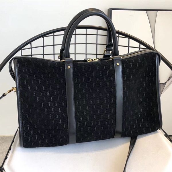 he is very suitable for short trips travel bag combined with the whole bag actually this bag is more suitable for white-collar workers
he is very suitable for short trips travel bag combined with the whole bag actually this bag is more suitable for white-collar workers