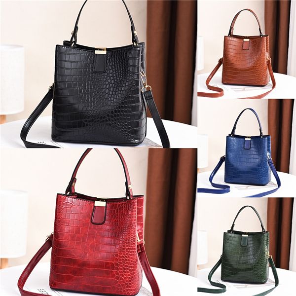 2020 fashionable casual leatherbag man's messenger bag shoulder bag#124
2020 fashionable casual leatherbag man's messenger bag shoulder bag#124