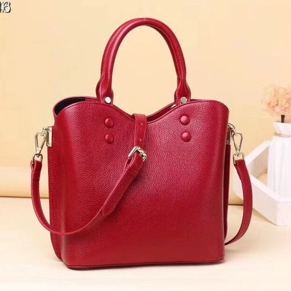 design women's bag boutique genuine leather fashion women's bag slung shoulder female wild handbag female party
design women's bag boutique genuine leather fashion women's bag slung shoulder female wild handbag female party