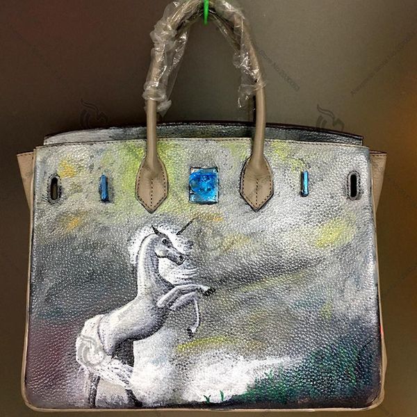 classic style art graffiti hand drawn fashion bags women hand drawing genuine leather bags totes handmake painting art unicorn flying
classic style art graffiti hand drawn fashion bags women hand drawing genuine leather bags totes handmake painting art unicorn flying