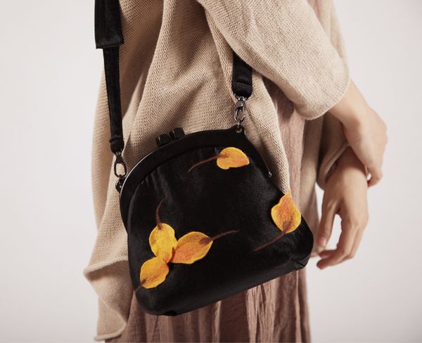 angelatracy 2020 new arrival wool felt velvet velour shell chain frame leave cute vintage handmade crossbody messenger bag
angelatracy 2020 new arrival wool felt velvet velour shell chain frame leave cute vintage handmade crossbody messenger bag