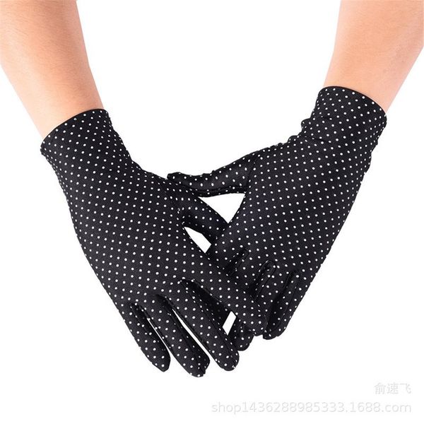 1 pair short driving glove dots printed women sunscreen gloves summer autumn thin spandex gloves lady etiquette glove, Silver
1 pair short driving glove dots printed women sunscreen gloves summer autumn thin spandex gloves lady etiquette glove, Silver