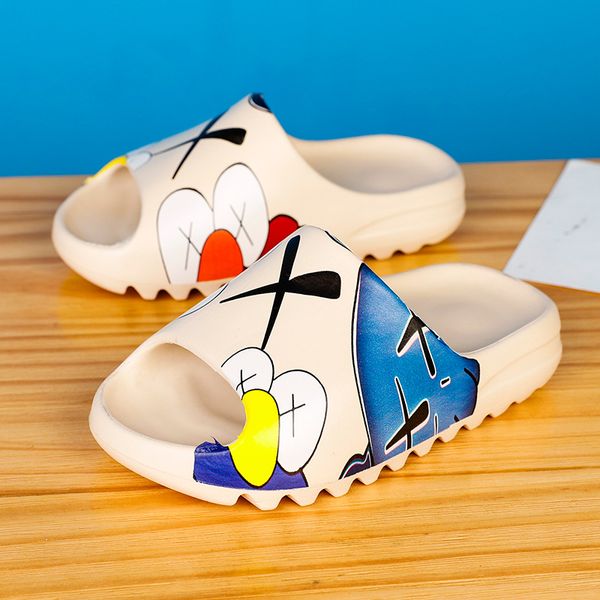 children' slippers for boys and girls home shoes kids beach slippers summer painted two-color beach children' shoes, Black;grey
children' slippers for boys and girls home shoes kids beach slippers summer painted two-color beach children' shoes, Black;grey