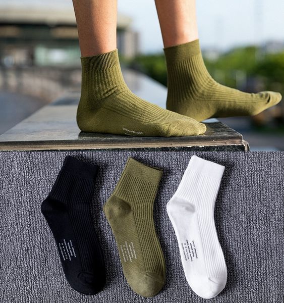 solid stockings and color men's mid-calf all-match black and white solid color simple tooling socks sports socks 
solid stockings and color men's mid-calf all-match black and white solid color simple tooling socks sports socks