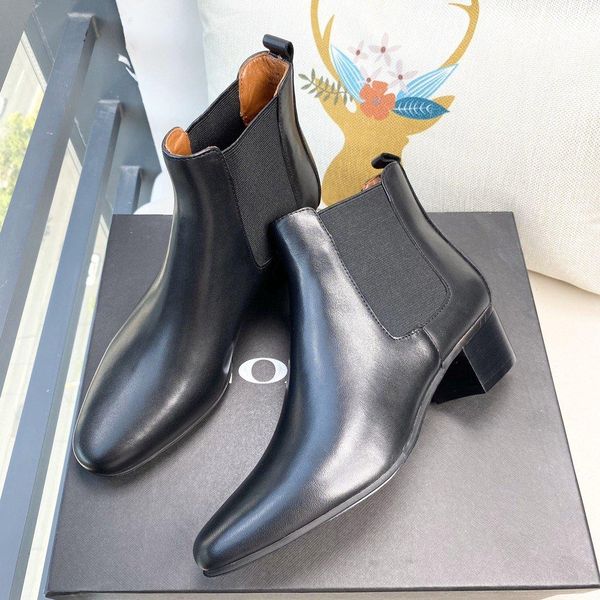 2020u new fashion thick-soled female british wind martin boots fashion wild lace short boots, original box packaging, size: 35-41
2020u new fashion thick-soled female british wind martin boots fashion wild lace short boots, original box packaging, size: 35-41
