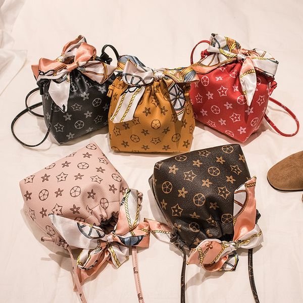women's printing bucket portable 2020 storage butterfly storage bag new silk scarf bow single shoulder mobile phone small bag
women's printing bucket portable 2020 storage butterfly storage bag new silk scarf bow single shoulder mobile phone small bag