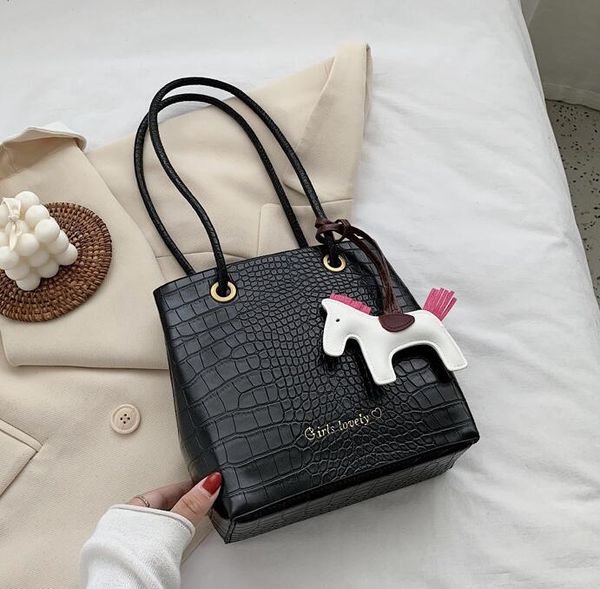 ins women handbag plain alligator one shoulder bags large capacity pu lady travel bag senior bag
ins women handbag plain alligator one shoulder bags large capacity pu lady travel bag senior bag