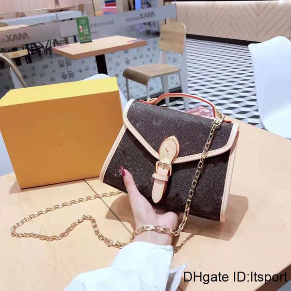 package fashion handbag oblique presbyopic single shoulder bag joker across western style restoring ancient ways bucket bags woman
package fashion handbag oblique presbyopic single shoulder bag joker across western style restoring ancient ways bucket bags woman