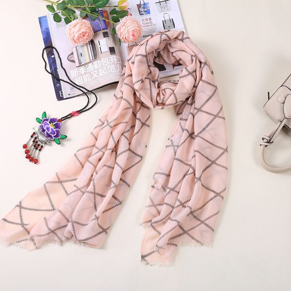 2020 new women scarf fashion plaid shawl wrap large elegant lady cashmere scarves foulard bandana winter scarf woman, Blue;gray
2020 new women scarf fashion plaid shawl wrap large elegant lady cashmere scarves foulard bandana winter scarf woman, Blue;gray