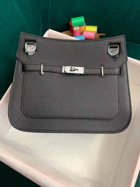 the network's most high-end quality new women's handbag 1:1 high-quality customized with shoulder strap fashion celebrity essentia
the network's most high-end quality new women's handbag 1:1 high-quality customized with shoulder strap fashion celebrity essentia