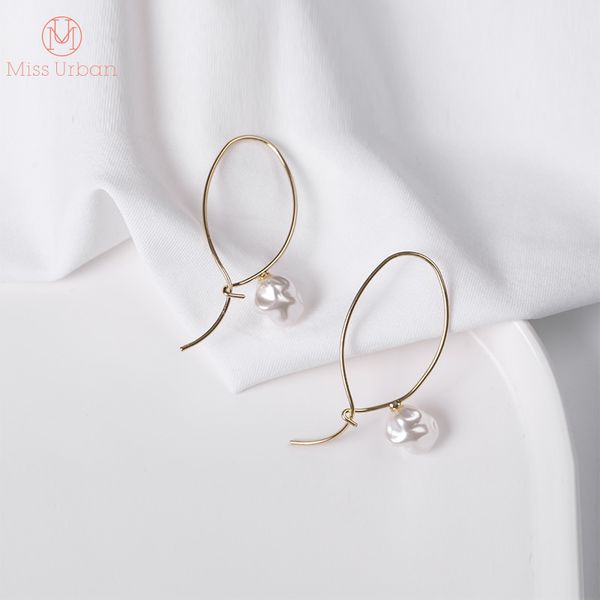 2020 baroque style daily hoop earrings with irregular shape resin pearl gold-color aesthetic design classic earring in, Golden;silver
2020 baroque style daily hoop earrings with irregular shape resin pearl gold-color aesthetic design classic earring in, Golden;silver
