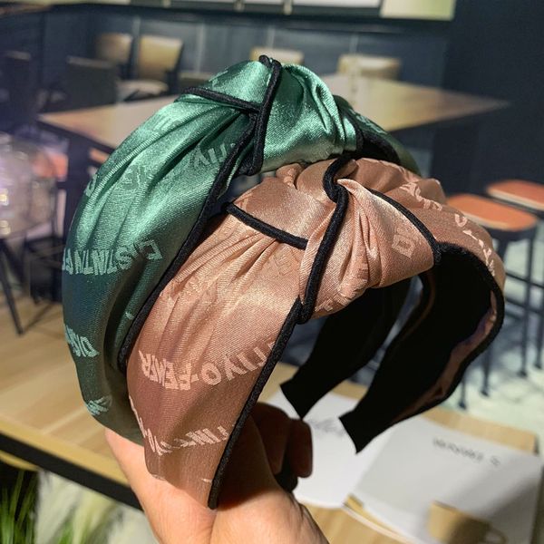 группы vintage жаккарда литерных волос южная корея симпатичные большие обода давление для волос красная головная повязка женщин в ткани глав, Brown
группы vintage жаккарда литерных волос южная корея симпатичные большие обода давление для волос красная головная повязка женщин в ткани глав, Brown