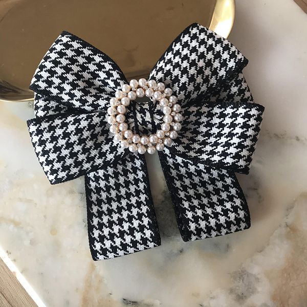 2020 new korean temperament bow tie female pearl diamond bowknot cloth art brooch pin pin professional clothing shirt cravat, Blue;purple
2020 new korean temperament bow tie female pearl diamond bowknot cloth art brooch pin pin professional clothing shirt cravat, Blue;purple