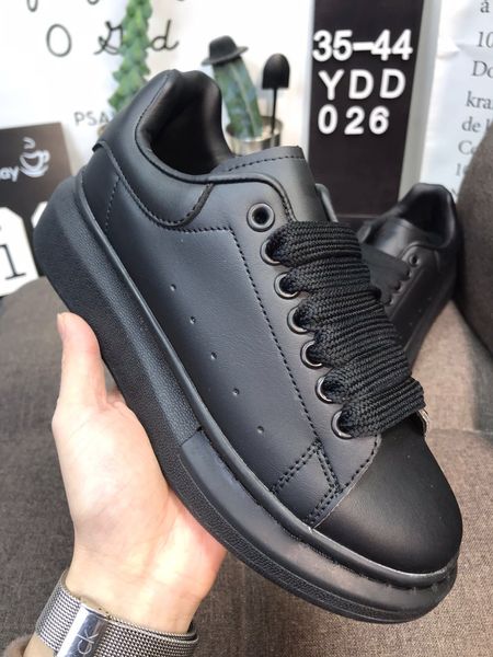 2020 oversized sneaker mens womens fashion luxury black leather thick platform shoes flat trainers casual shoes lady white designer sneakers
2020 oversized sneaker mens womens fashion luxury black leather thick platform shoes flat trainers casual shoes lady white designer sneakers