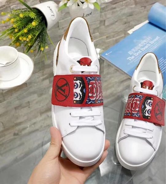 2020-2019 summer new luxury designer men and women casual shoes couple shoes fashion wild sports shoes, size: 35-45
2020-2019 summer new luxury designer men and women casual shoes couple shoes fashion wild sports shoes, size: 35-45