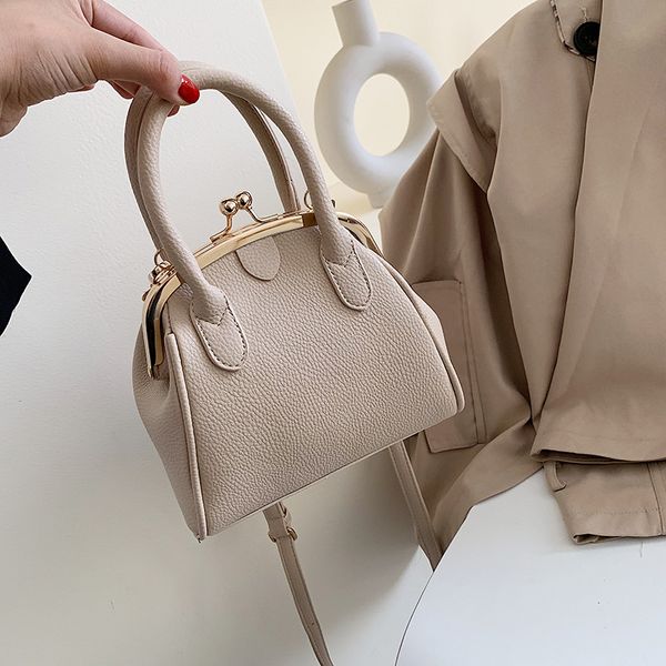 vintage clip shell women handbags designer shoulder bags luxury pu leather crossbody messenger bag lady small purses female bag
vintage clip shell women handbags designer shoulder bags luxury pu leather crossbody messenger bag lady small purses female bag