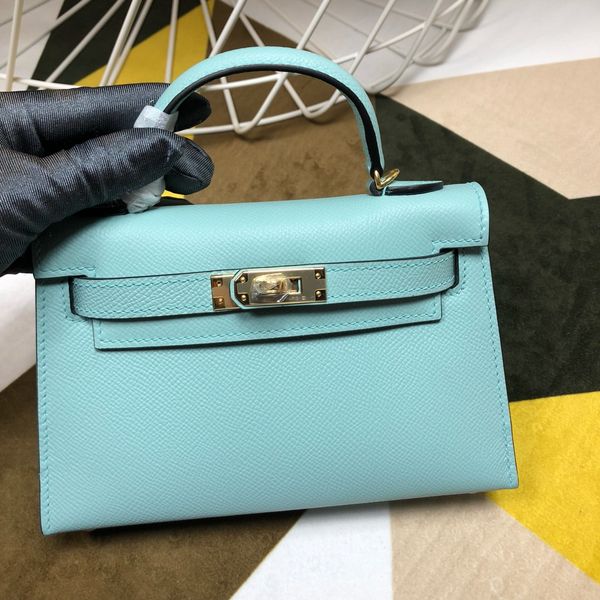whosale handmade 19cm epsom leather design mini bag, light blue color,wax thread, have both gold and silver hardware,contact me for details
whosale handmade 19cm epsom leather design mini bag, light blue color,wax thread, have both gold and silver hardware,contact me for details