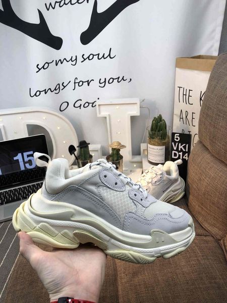2020 european and american fashion triple s comfortable, breathable, non-slip wear-resistant men's and women's shoes 76785565976h, Black
2020 european and american fashion triple s comfortable, breathable, non-slip wear-resistant men's and women's shoes 76785565976h, Black