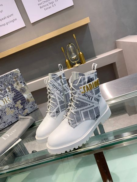 new10 luxury high-ladies casual shoes, fashionable all-match women's boots, outdoor ladies martin boots, original box packaging, Black
new10 luxury high-ladies casual shoes, fashionable all-match women's boots, outdoor ladies martin boots, original box packaging, Black