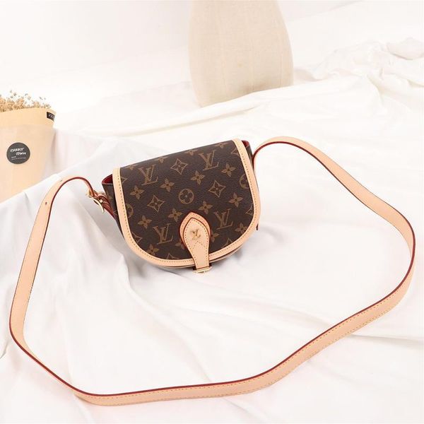 высокое качество женщины кожа мини saddle bag ladies shoulder bag простой стиль леди плечо малый лоскут плеча crossbody сумка bolso bandoler
высокое качество женщины кожа мини saddle bag ladies shoulder bag простой стиль леди плечо малый лоскут плеча crossbody сумка bolso bandoler