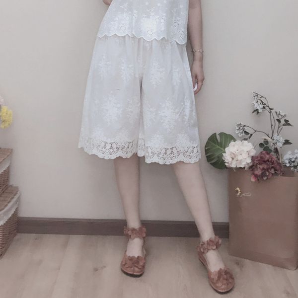 women's pants & capris embroidered cotton lace lolita embroidery short wide leg, Black;white
women's pants & capris embroidered cotton lace lolita embroidery short wide leg, Black;white