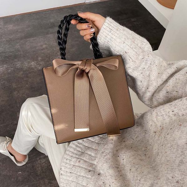 beautiful weave handle handbags women crossbody bags 2020 fashon bow ribbon totes ladies shoulder messenger bag clutches female purses
beautiful weave handle handbags women crossbody bags 2020 fashon bow ribbon totes ladies shoulder messenger bag clutches female purses