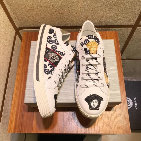 2019 new luxury men's low-casual shoes, high-end fashion wild outdoor sports shoes, original box packaging, size: 38-45
2019 new luxury men's low-casual shoes, high-end fashion wild outdoor sports shoes, original box packaging, size: 38-45