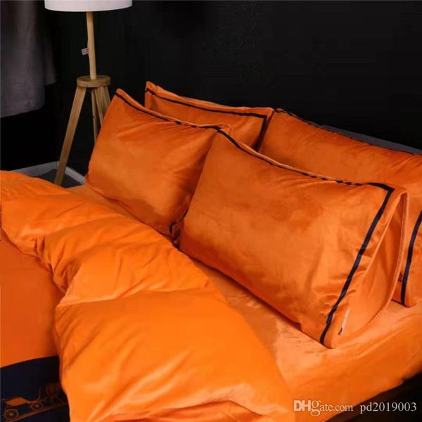 2020 luxury design crystal velvet bedding sets 4 pcs set cover quilt pillowslip bed sheet comfortable soft
2020 luxury design crystal velvet bedding sets 4 pcs set cover quilt pillowslip bed sheet comfortable soft