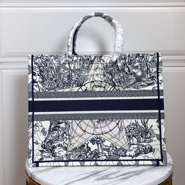 7a high-end custom quality classic lady's shopping bag fashion style super classic embroidery pattern fairy to a new height
7a high-end custom quality classic lady's shopping bag fashion style super classic embroidery pattern fairy to a new height