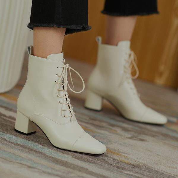 spring/autumn 2020 new leather fashion retro wild mid-heel ankle boots thick heel square front lace-up short tube boots x230, Black
spring/autumn 2020 new leather fashion retro wild mid-heel ankle boots thick heel square front lace-up short tube boots x230, Black