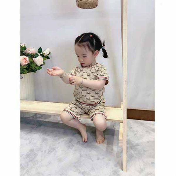 kids designer clothes boys 2020 summer casual loose clothing set boys girls children designer letter printed two pieces sets tshirt, White
kids designer clothes boys 2020 summer casual loose clothing set boys girls children designer letter printed two pieces sets tshirt, White