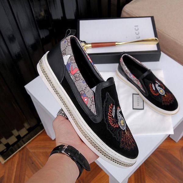 2019y limited edition trend embroidery men's loafers, leather casual color matching flat shoes, wild sports shoes original box packagin, Black
2019y limited edition trend embroidery men's loafers, leather casual color matching flat shoes, wild sports shoes original box packagin, Black