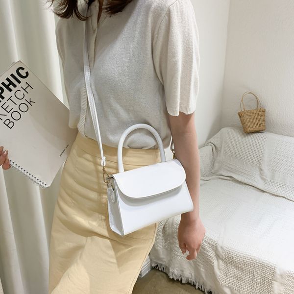 2020 new ladies shoulder bag solid color retro small bag korean version of the stylish shoulder diagonal portable tote
2020 new ladies shoulder bag solid color retro small bag korean version of the stylish shoulder diagonal portable tote