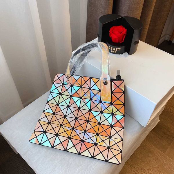 wholesale women's handbag laser reflective bag fashion women's shoulder bag designer handbag 28cm women's selling high versio
wholesale women's handbag laser reflective bag fashion women's shoulder bag designer handbag 28cm women's selling high versio