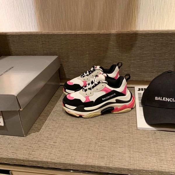 144designer to create casual and comfortable all-match sports shoes, travel shoes outsole non-slip design with original box delivery, Black
144designer to create casual and comfortable all-match sports shoes, travel shoes outsole non-slip design with original box delivery, Black
