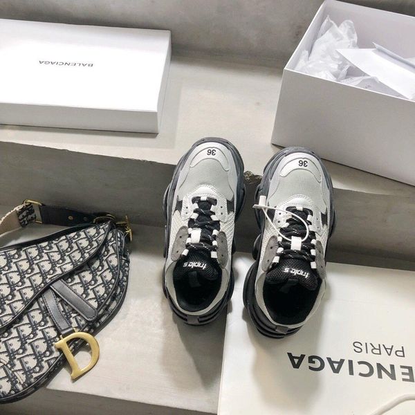 2020vh mens designer shoes running sneakers monogram flowers rubber outsole casual sneakers mens jogging shoelaces original box packaging, Black
2020vh mens designer shoes running sneakers monogram flowers rubber outsole casual sneakers mens jogging shoelaces original box packaging, Black