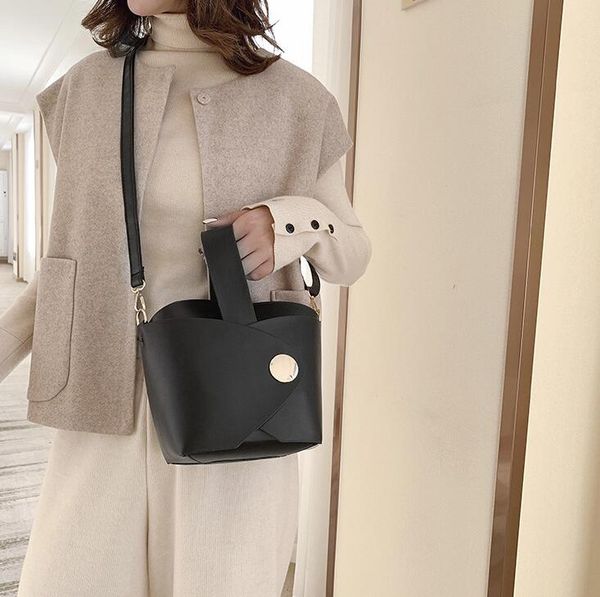 женщины bucket bag большой емкость леди плечо сумка plain crossbody сумка пляжная сумка
женщины bucket bag большой емкость леди плечо сумка plain crossbody сумка пляжная сумка
