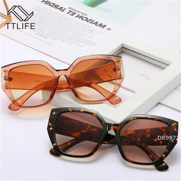 ttlife 2020 new square cat eye sunglasses women fashion traveling retro style rivets sun glasses for woman goggles gafas de soldr99722, White;black
ttlife 2020 new square cat eye sunglasses women fashion traveling retro style rivets sun glasses for woman goggles gafas de soldr99722, White;black
