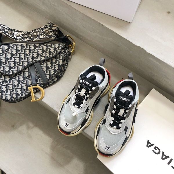 triple s clear sole sneakers, r brand casual sneakers, stylish flat-bottomed comfort, size 35-45, with original box,rr
triple s clear sole sneakers, r brand casual sneakers, stylish flat-bottomed comfort, size 35-45, with original box,rr