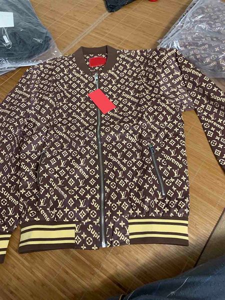 2020 latest autumn zipper men's windbreaker letter print jacket men's jacket outdoor jacket winter fashion luxury outdoor clothing, Black;brown
2020 latest autumn zipper men's windbreaker letter print jacket men's jacket outdoor jacket winter fashion luxury outdoor clothing, Black;brown